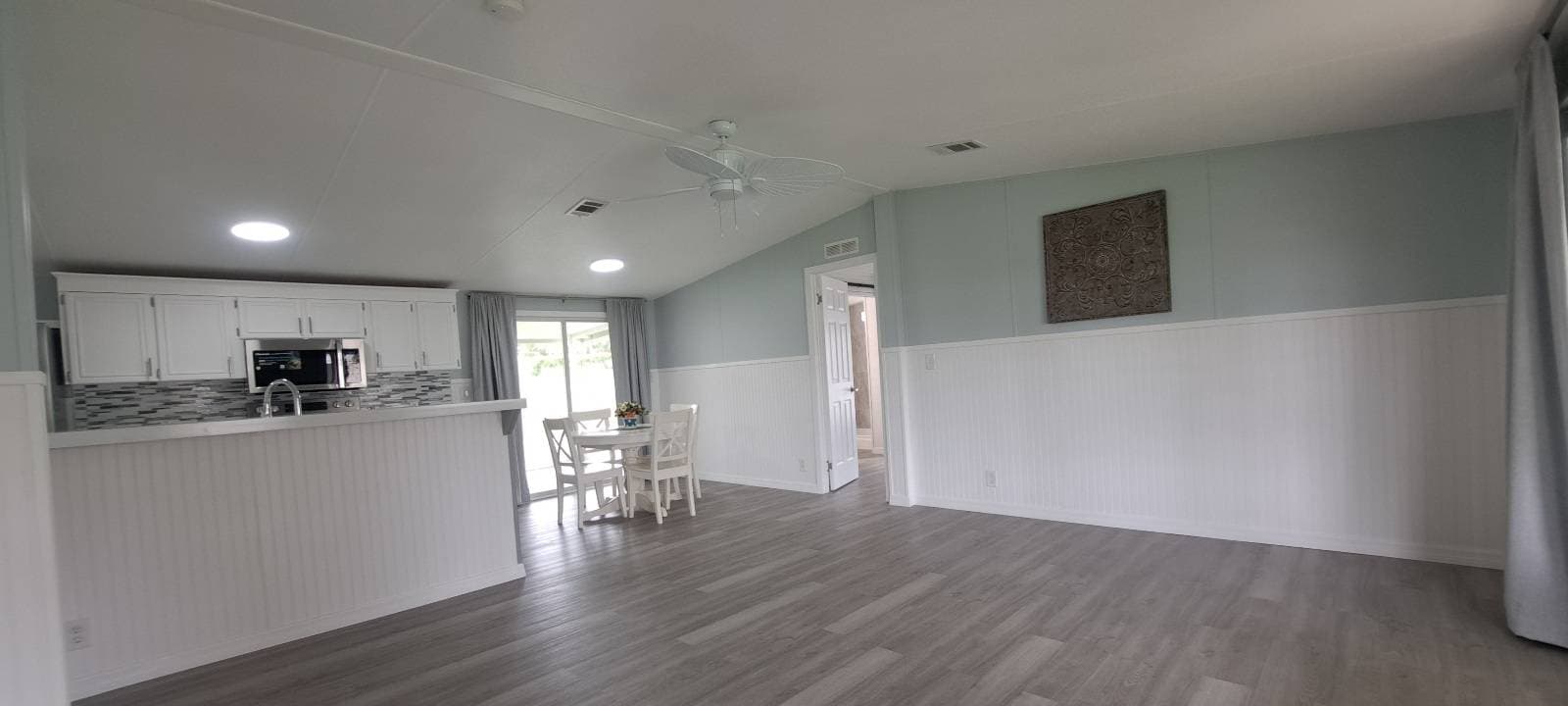 Beautiful open concept w/beadboard