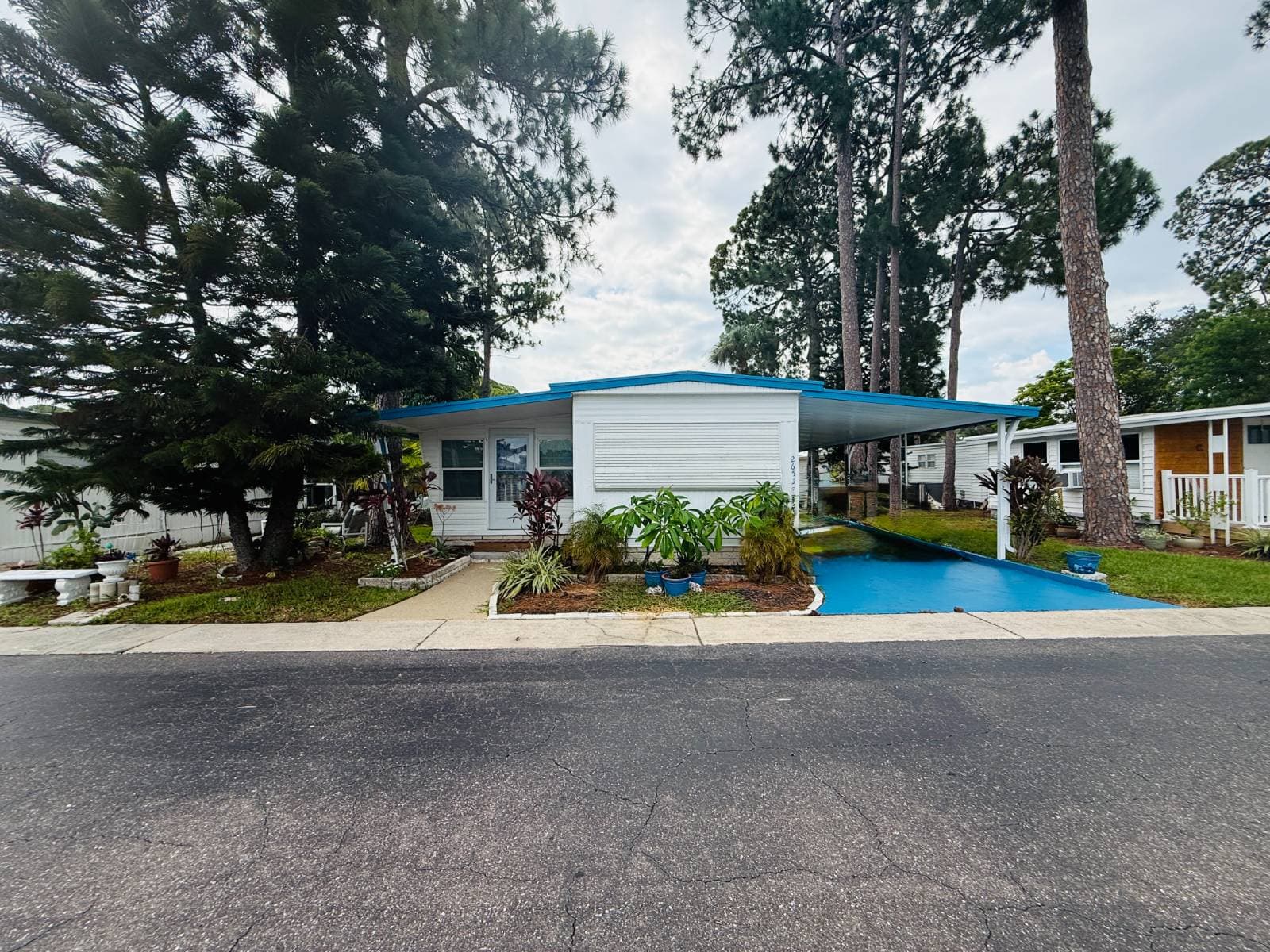 Manufactured home in Largo, FL 33771