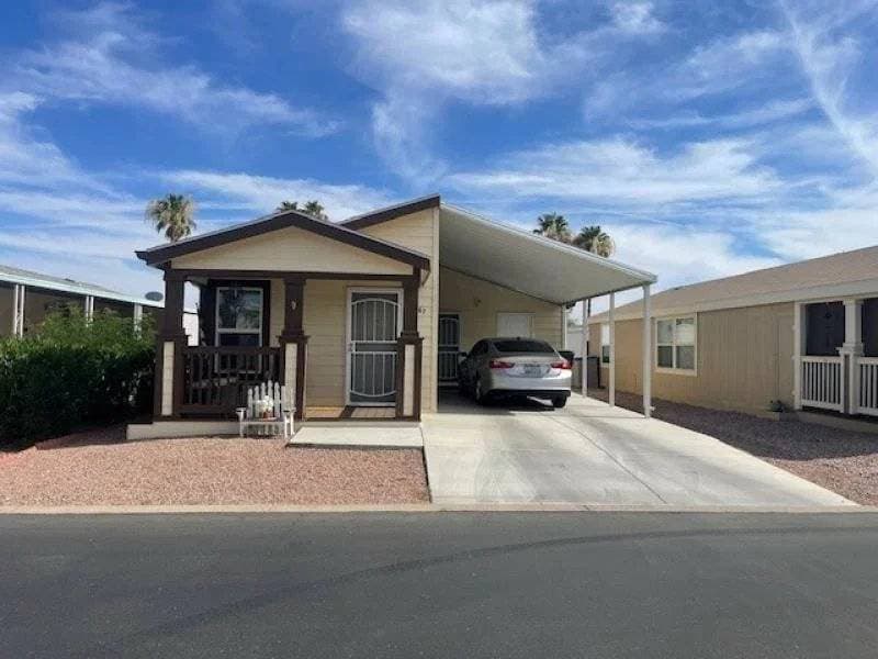 Manufactured home in Surprise, AZ 85378