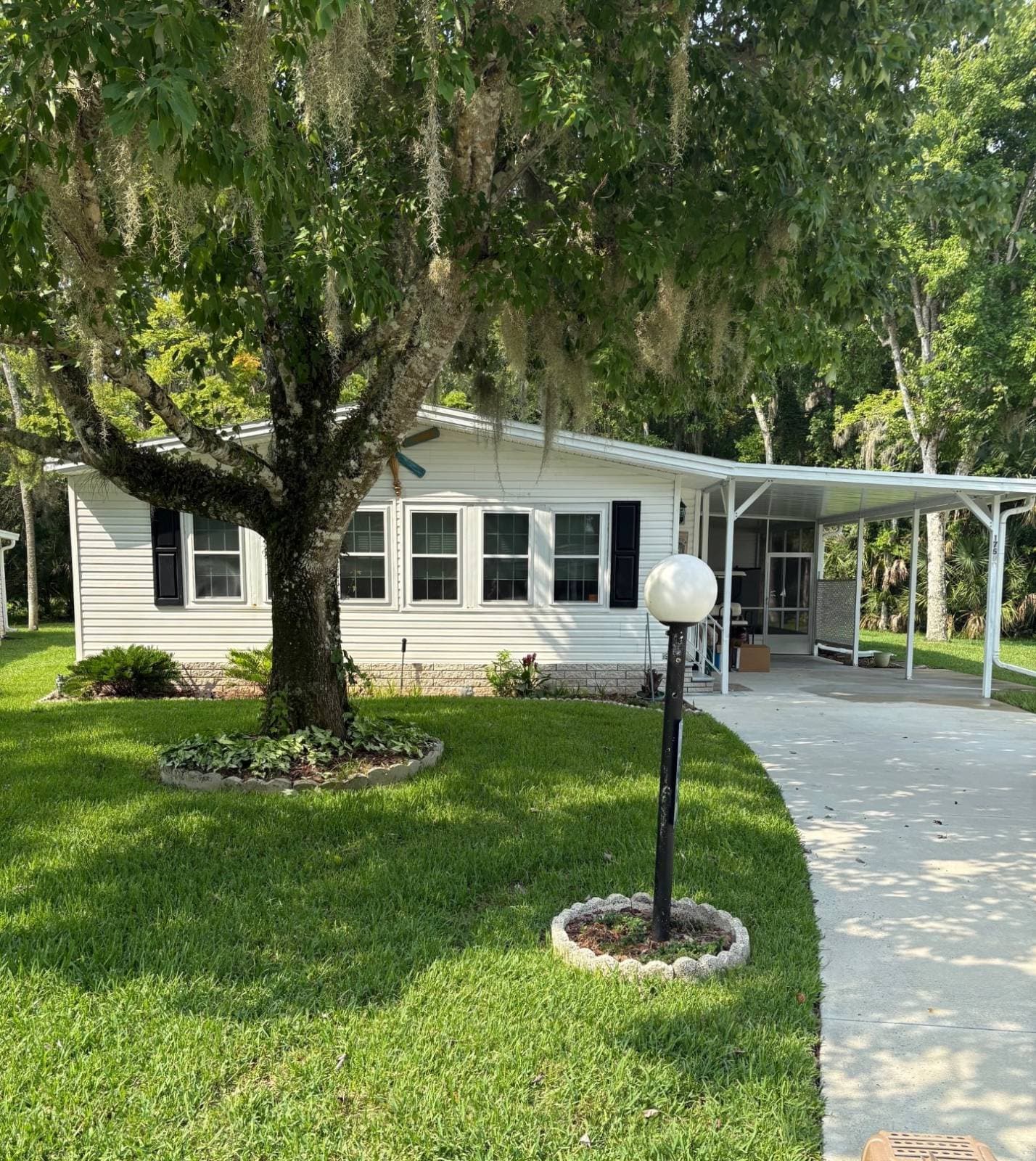 Manufactured home in Edgewater, FL 32132
