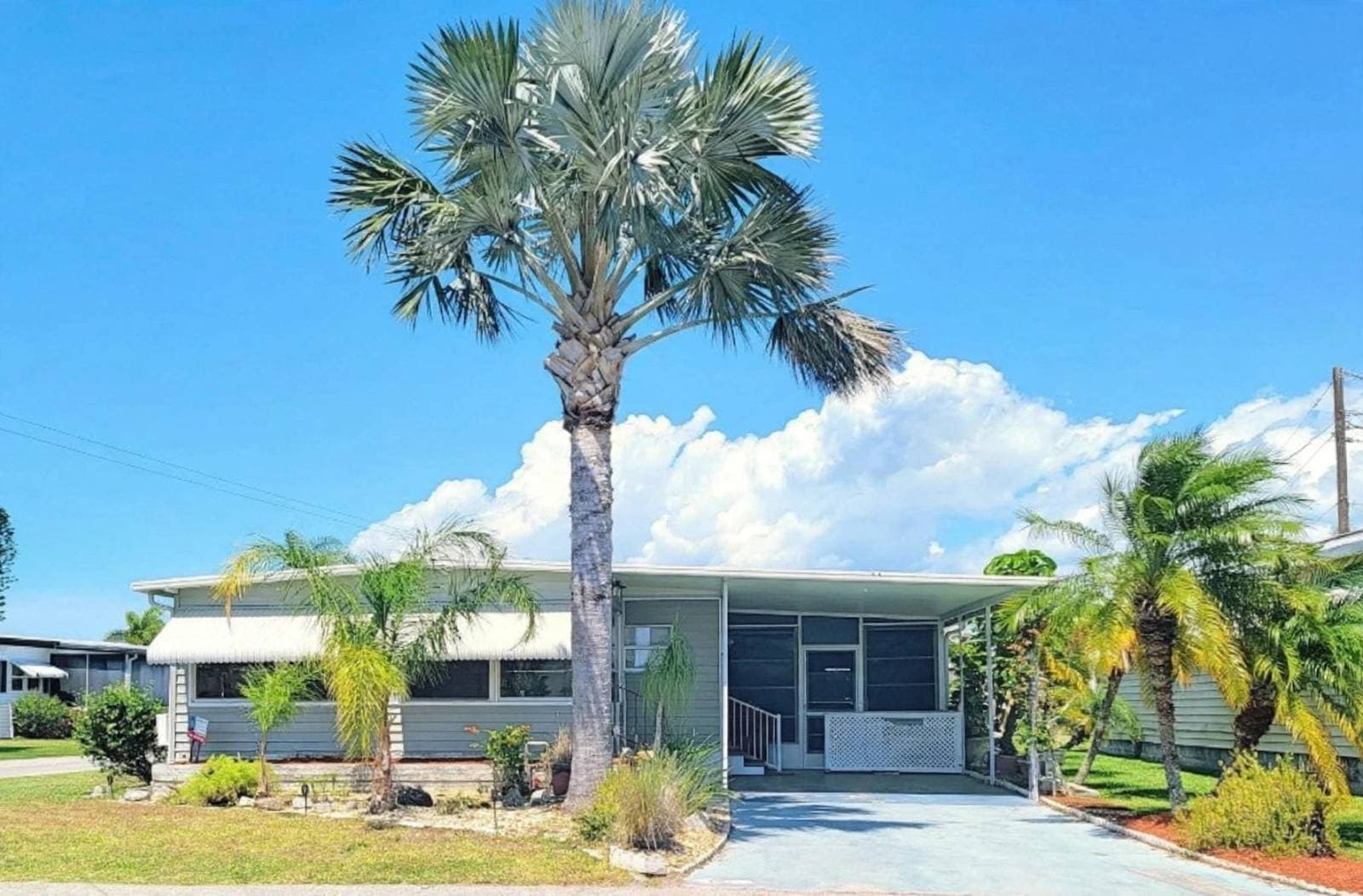 Manufactured home in Nokomis, FL 34275