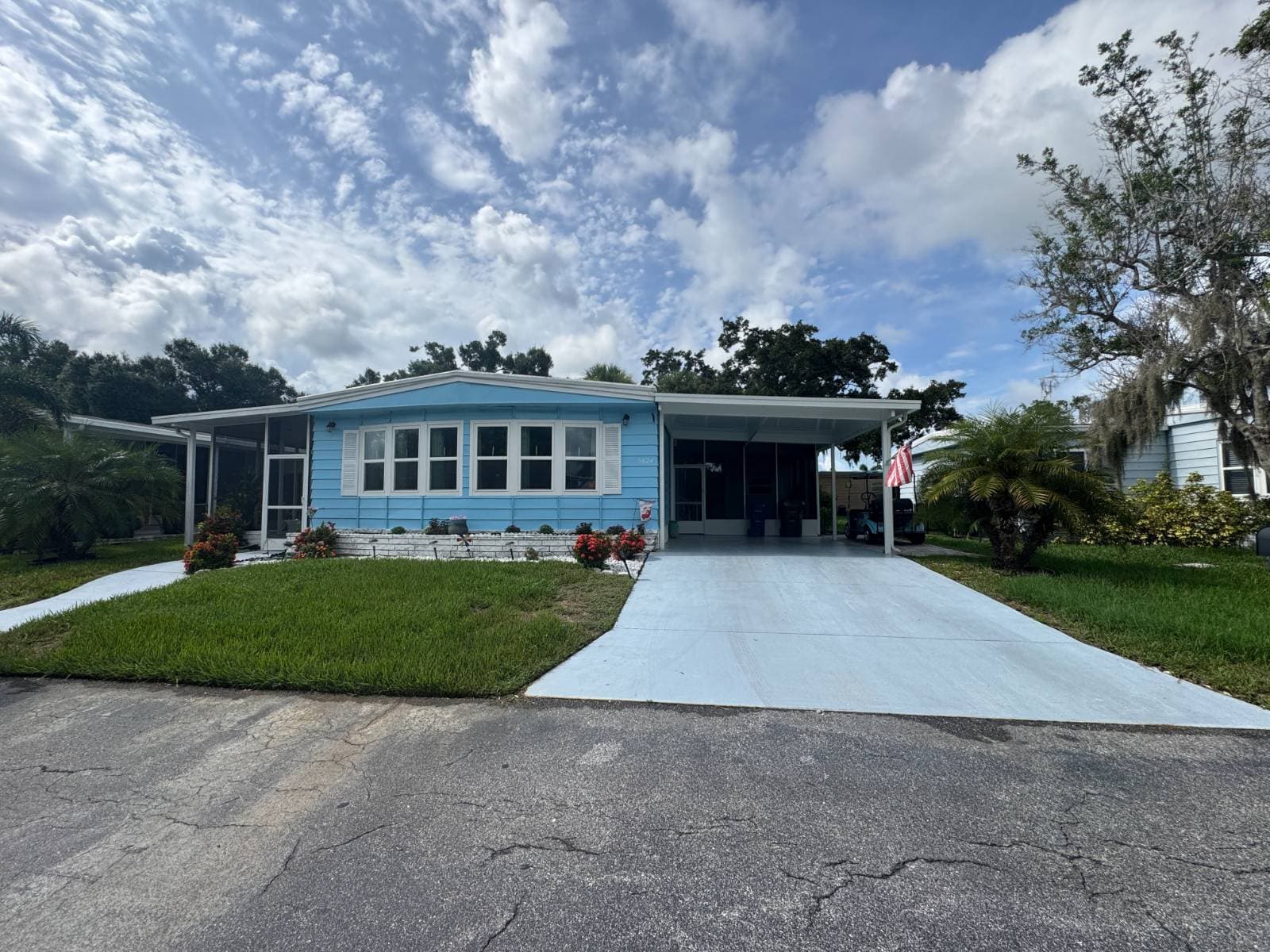 Manufactured home in Sarasota, FL 34233