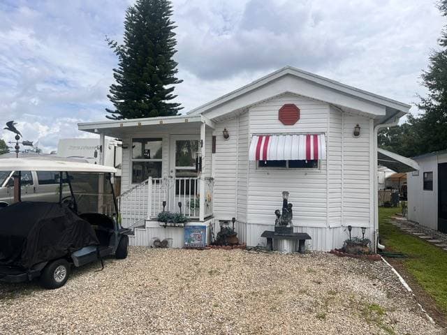 Manufactured home in FT DENAUD, FL 33935