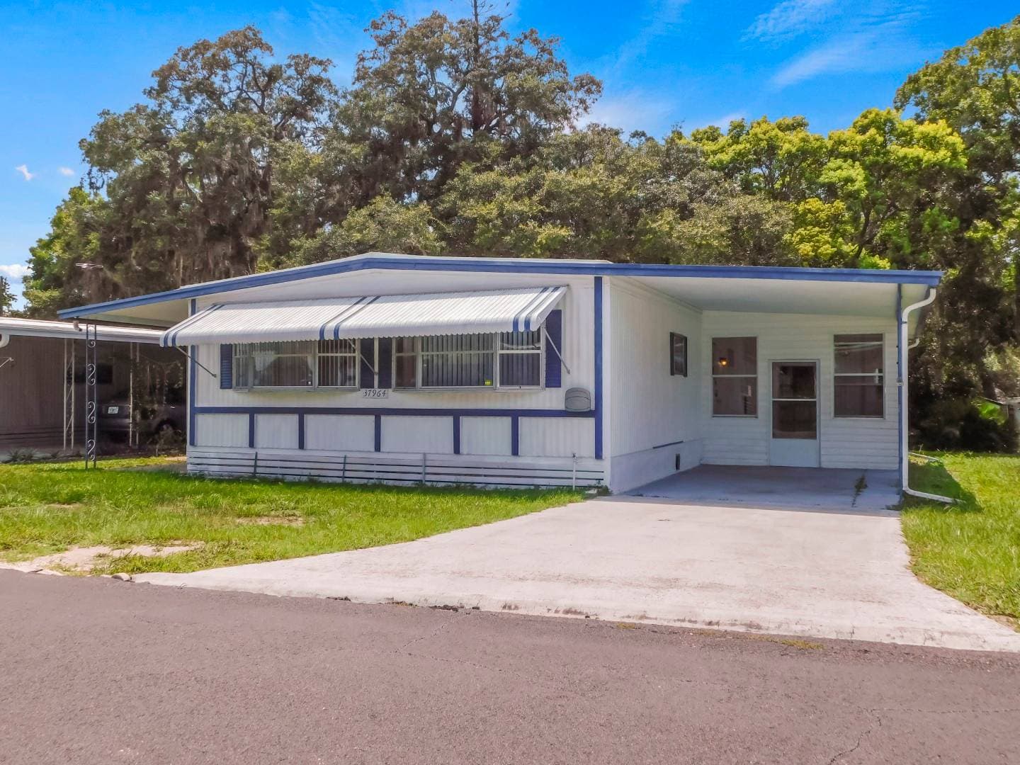 Manufactured home in Zephyrhills, FL 33541
