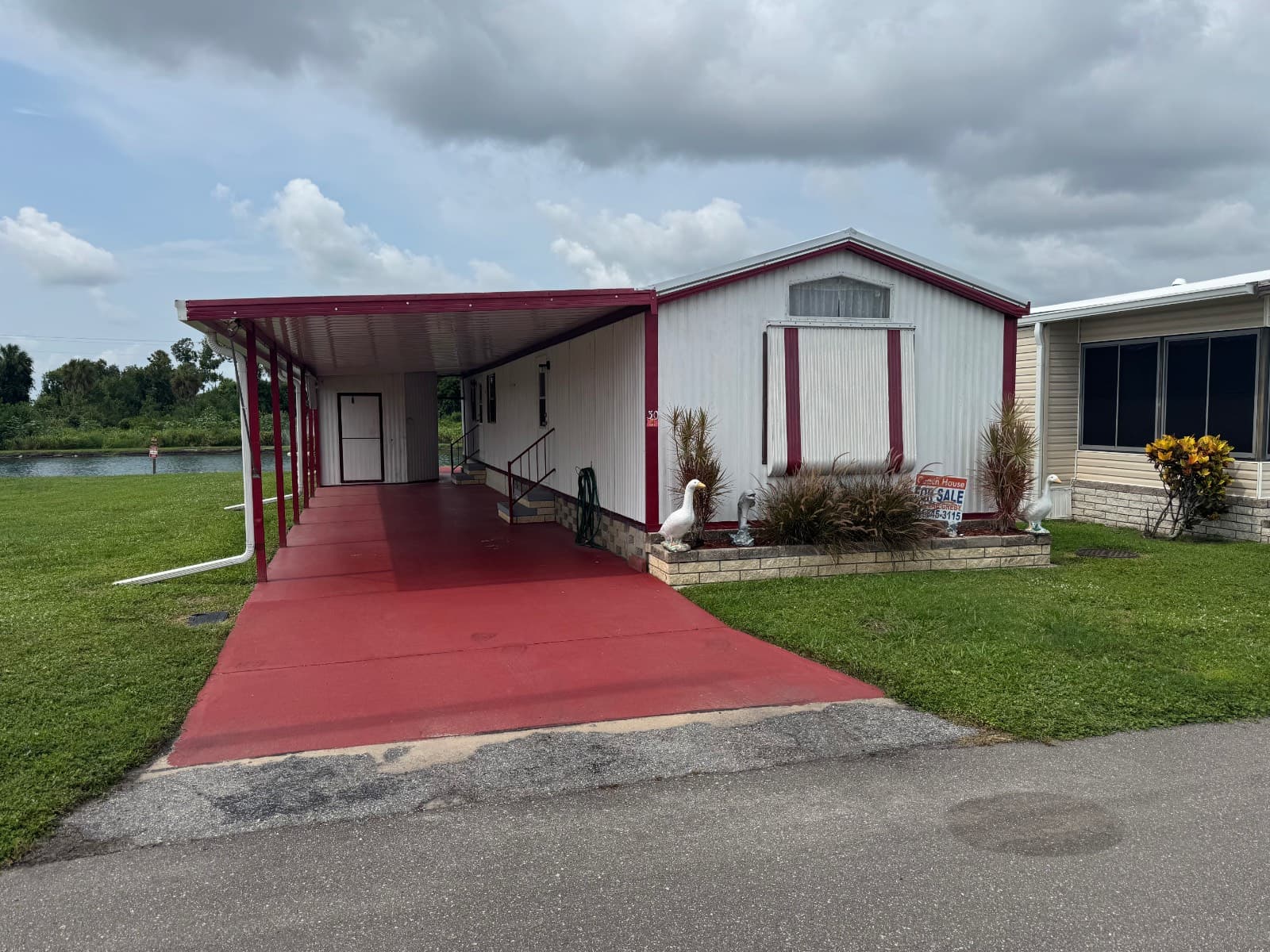 Manufactured home in Palmetto, FL 34221