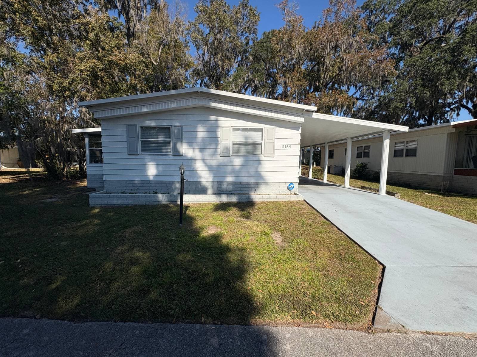 Manufactured home in Ocala, FL 34482