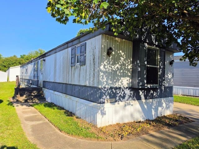 Manufactured home in Norwalk, OH 44857
