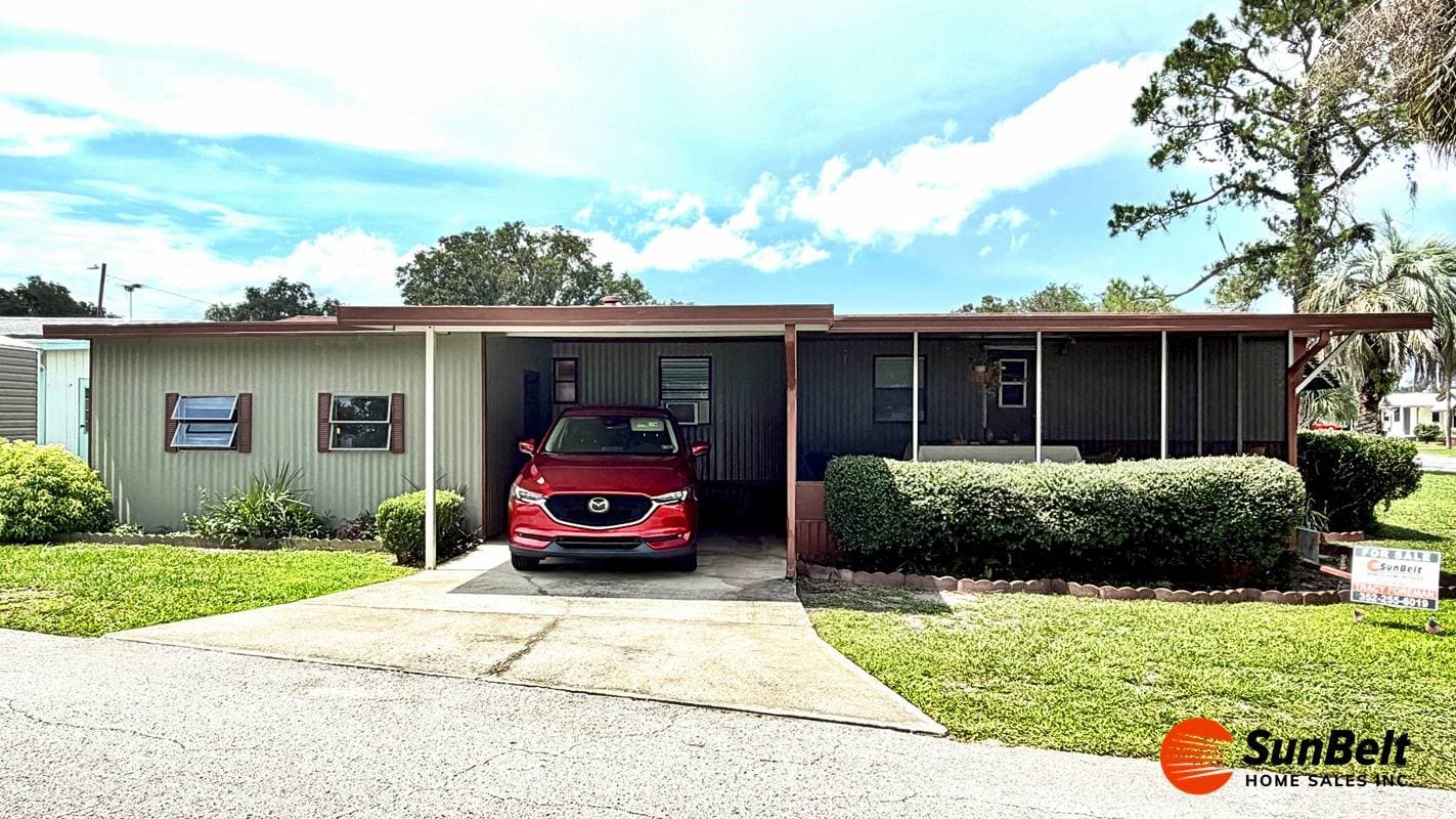 Manufactured home in Wildwood, FL 34785