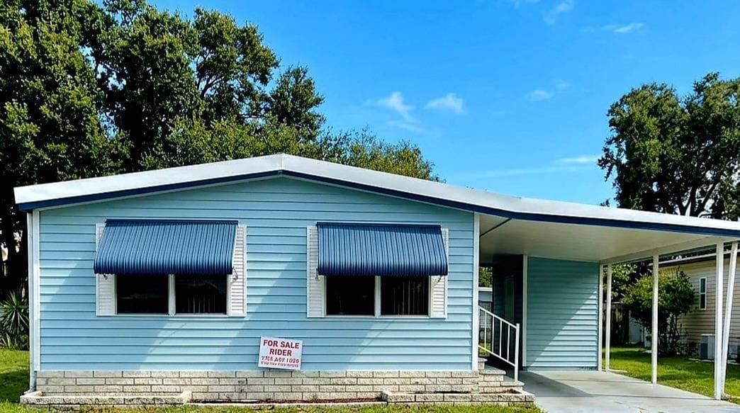 Manufactured home in Largo, FL 33771