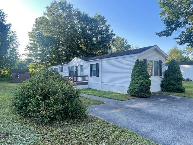 Manufactured home in Old Orchard Beach, ME 04064