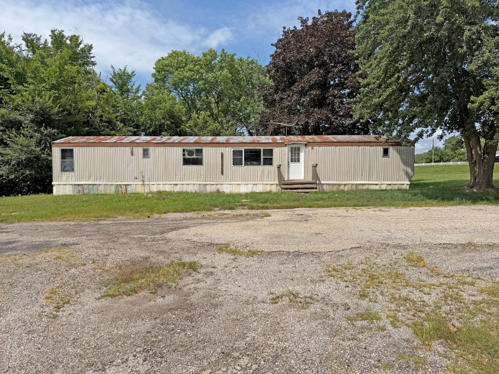 Manufactured home in West Burlington, IA 52655