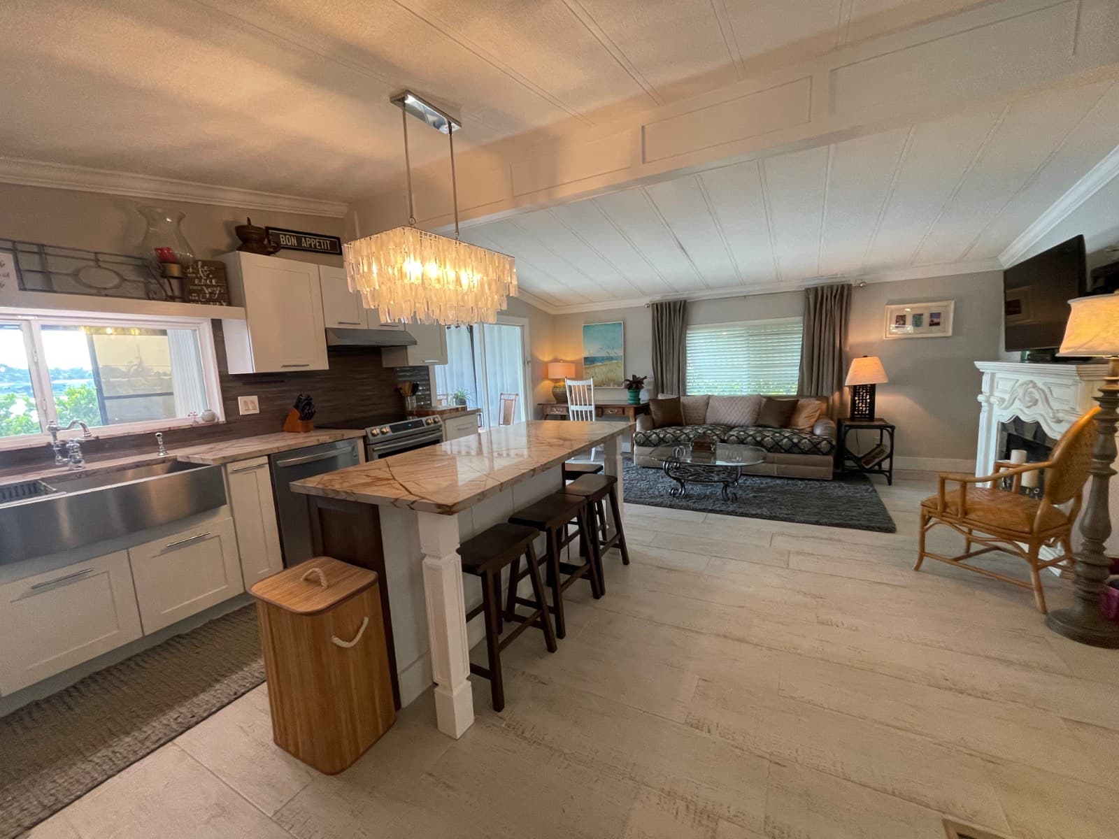 Manufactured home in West Palm Beach, FL 33404