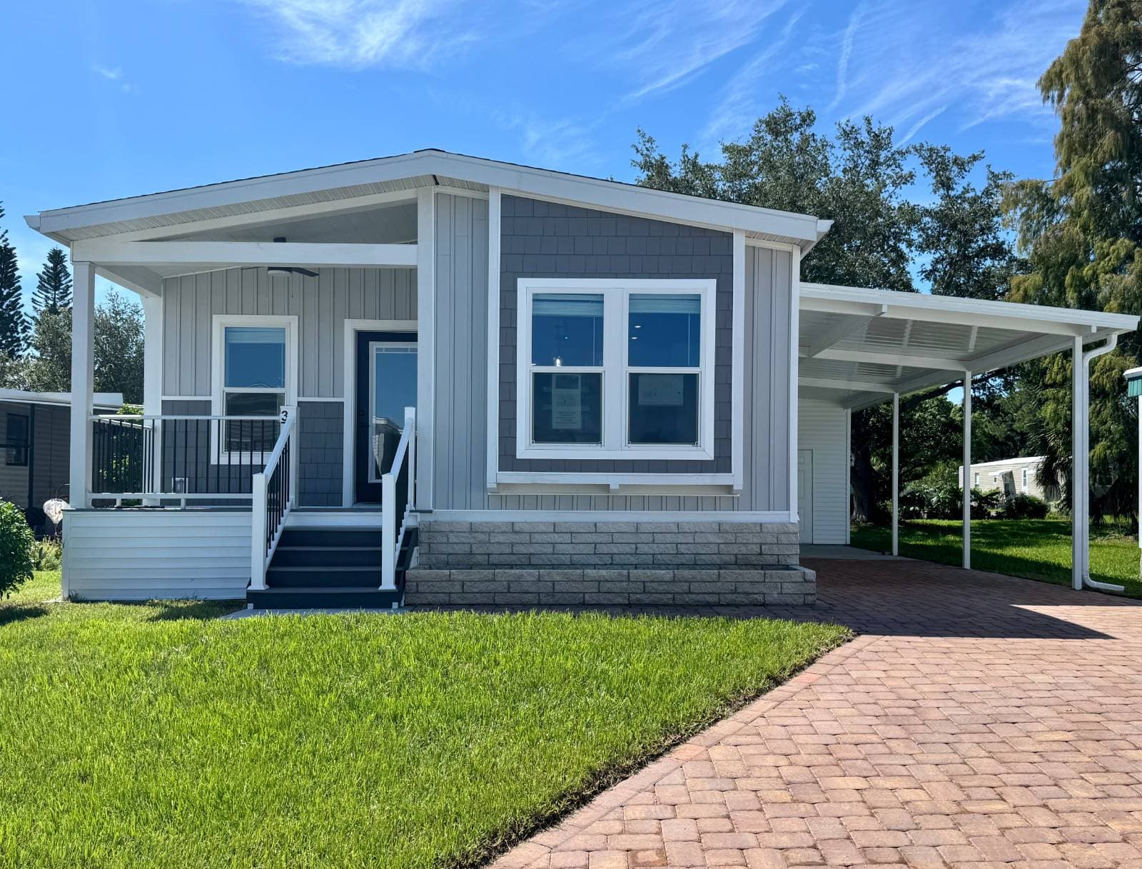 Manufactured home in Tampa, FL 33611