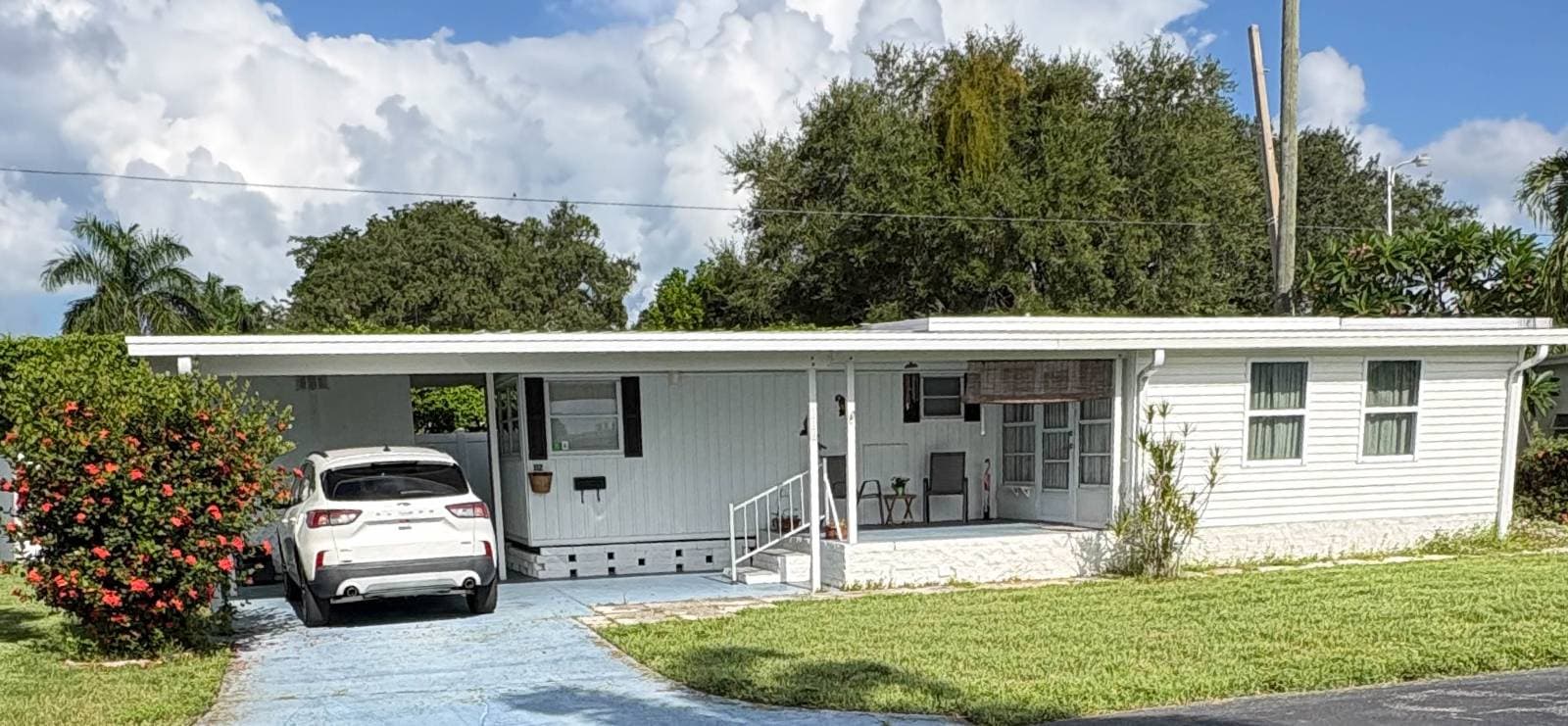 Manufactured home in Naples, FL 34112