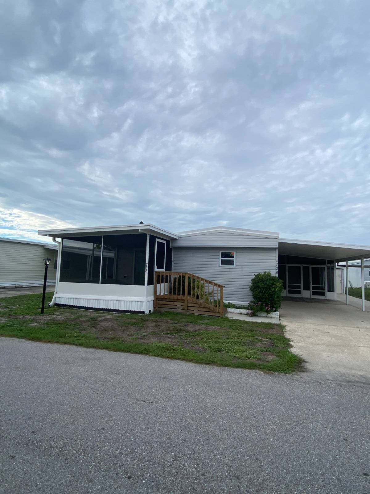 Manufactured home in Ruskin, FL 33570