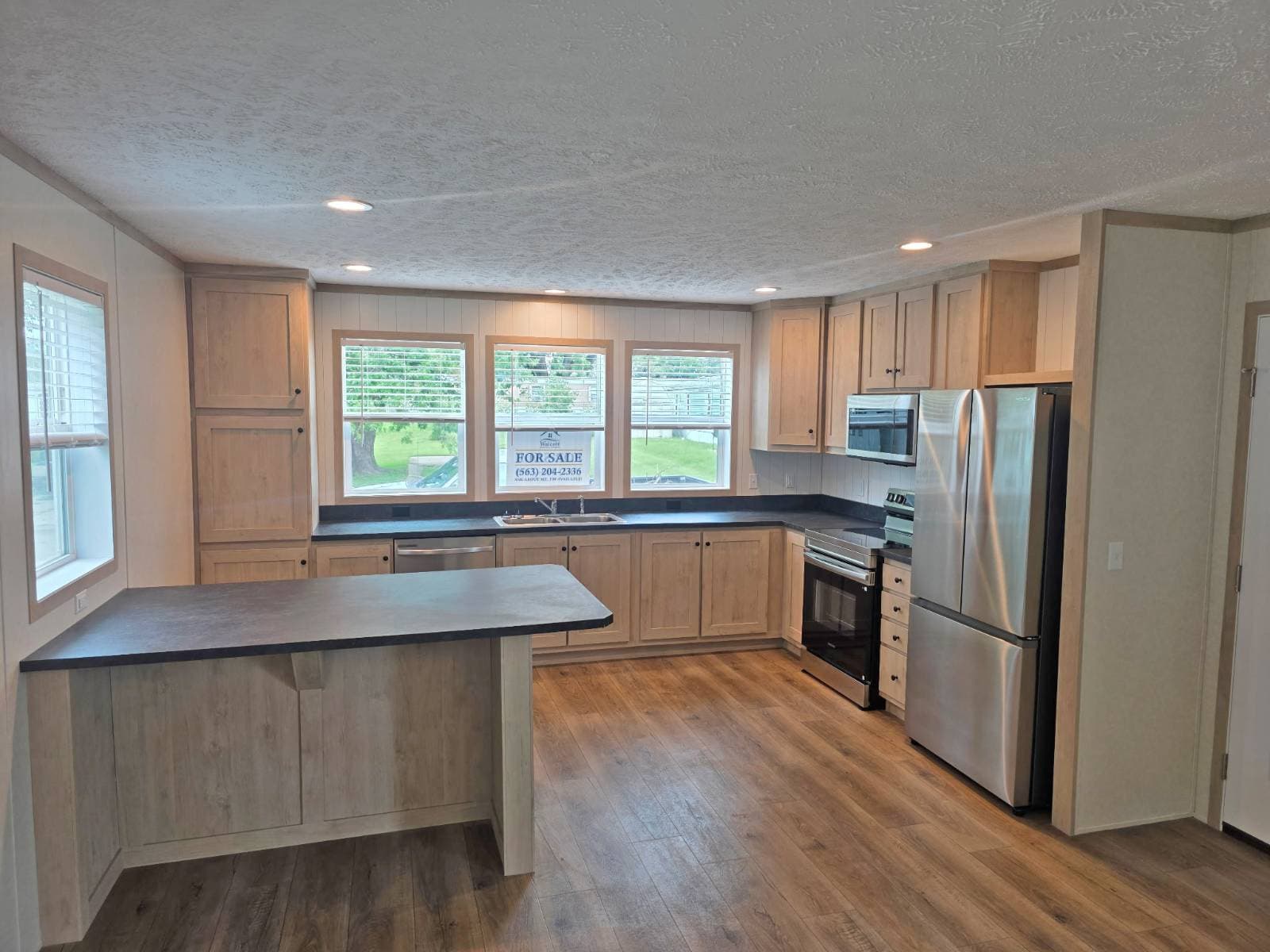 Manufactured home in Walcott, IA 52773
