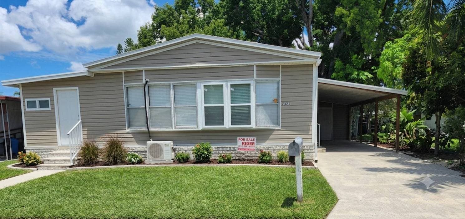 Manufactured home in Pinellas Park, FL 33781