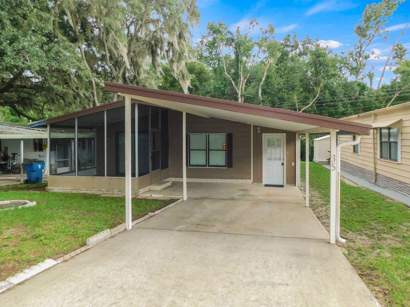 Manufactured home in Lakeland, FL 33809