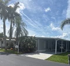 Manufactured home in Naples, FL 34112