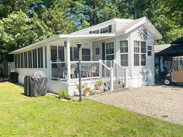 Manufactured home in Old Orchard Beach, ME 04064