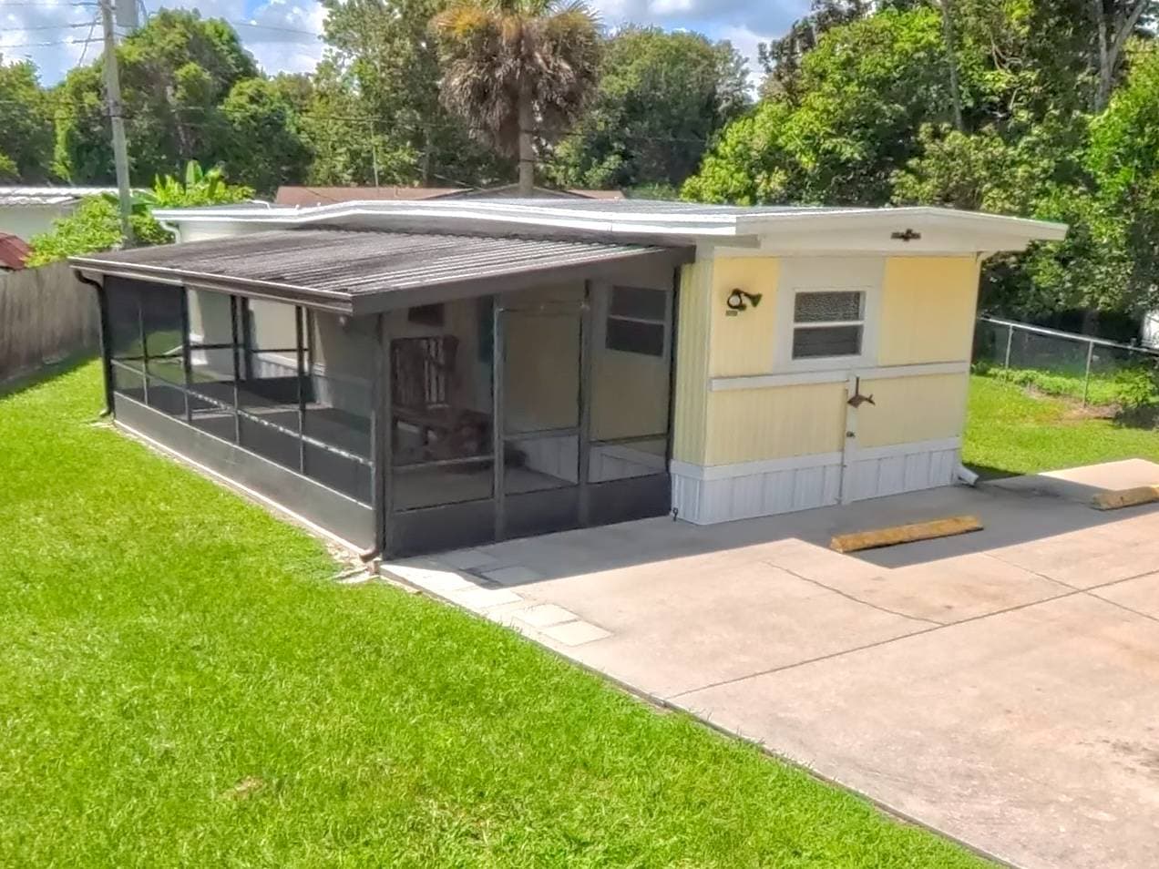 Manufactured home in Ormond Beach, FL 32174