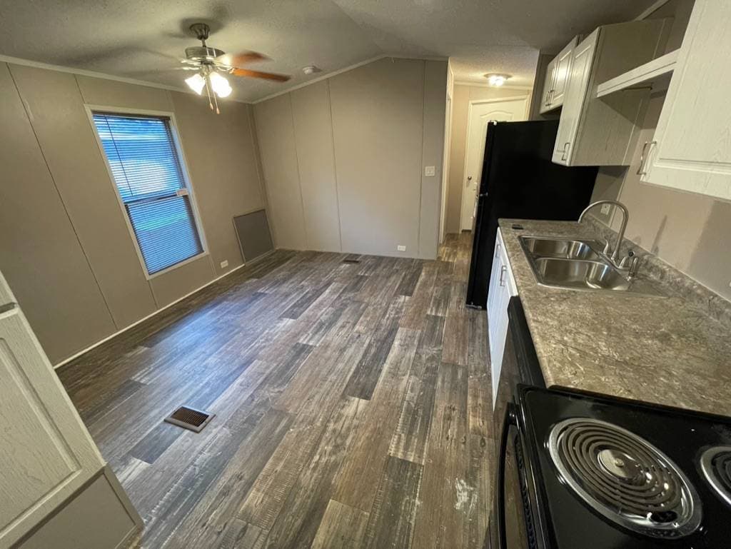 Manufactured home in Ellenwood, GA 30294