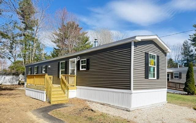 Manufactured home in Old Orchard Beach, ME 04064