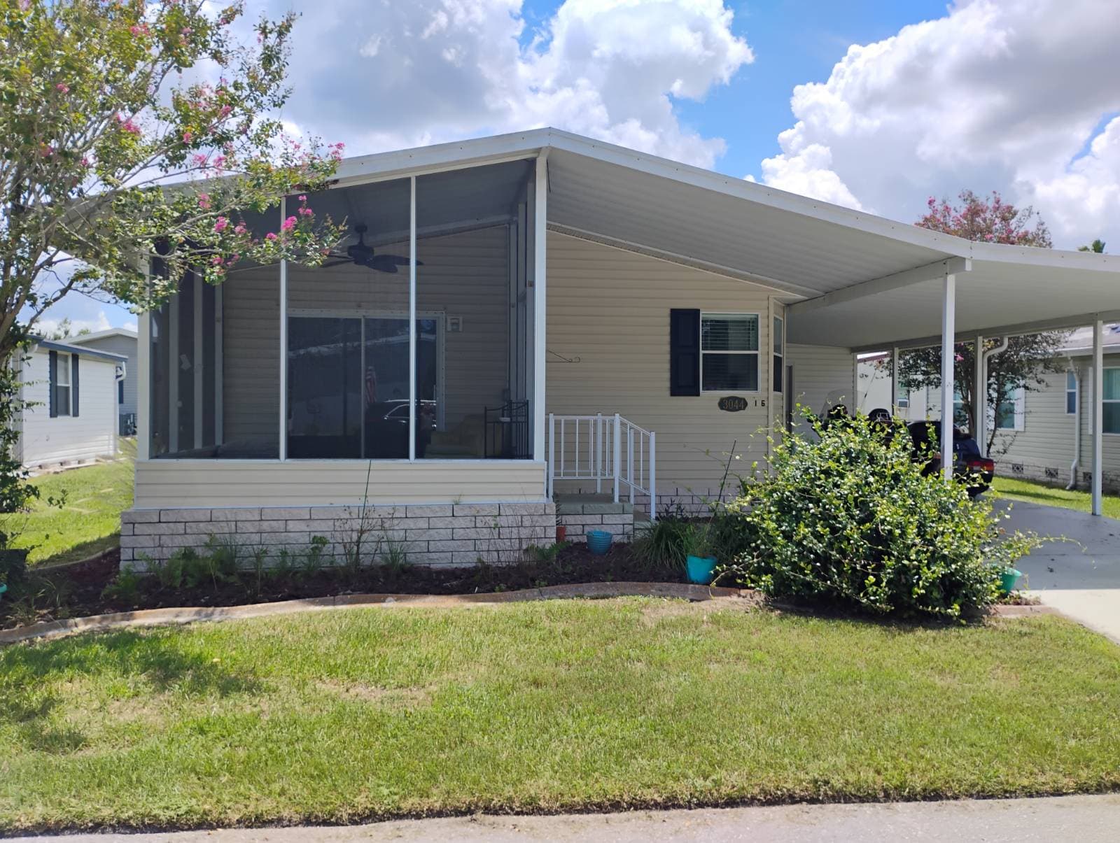 Manufactured home in Ocala, FL 34476
