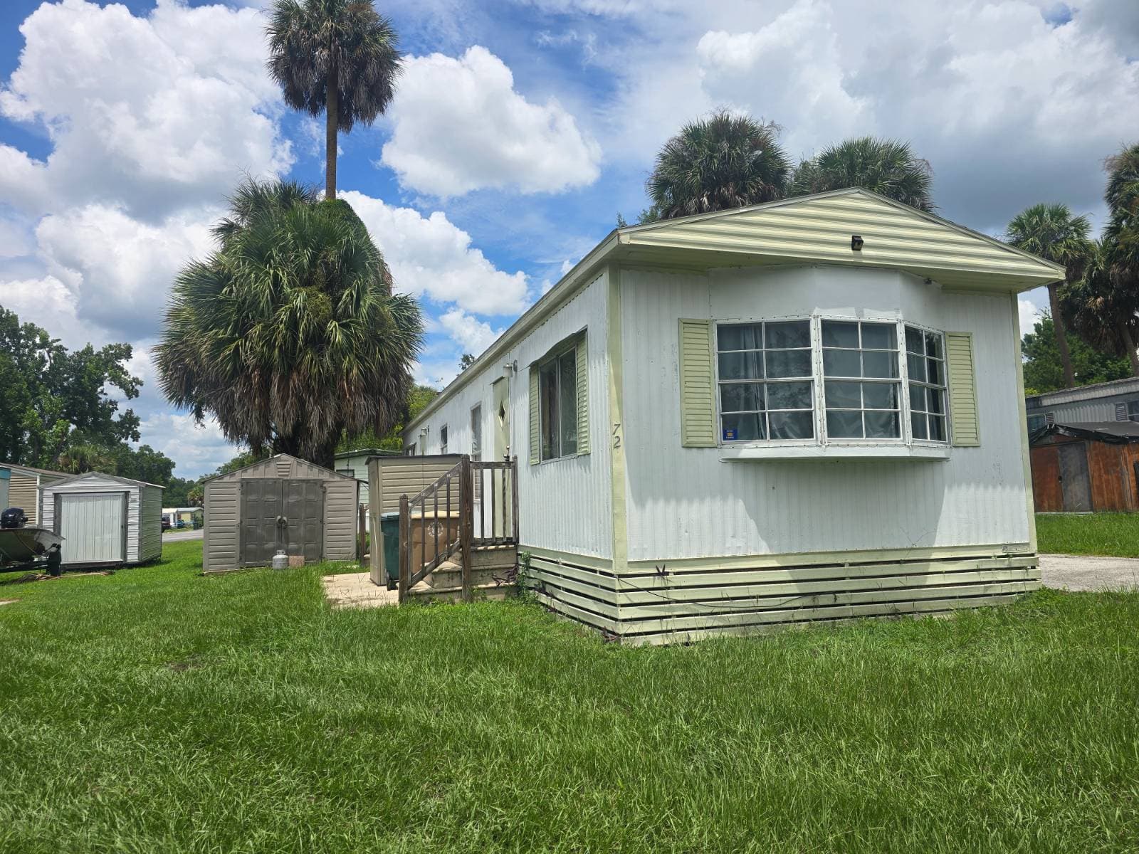 Manufactured home in Ocala, FL 34471