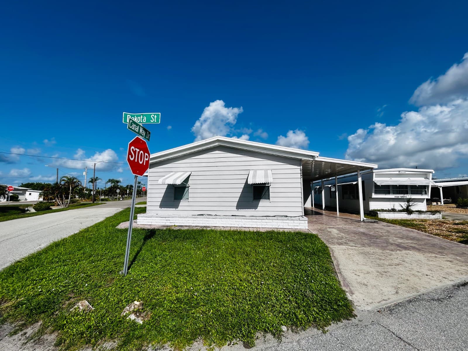 Manufactured home in Bradenton, FL 34207