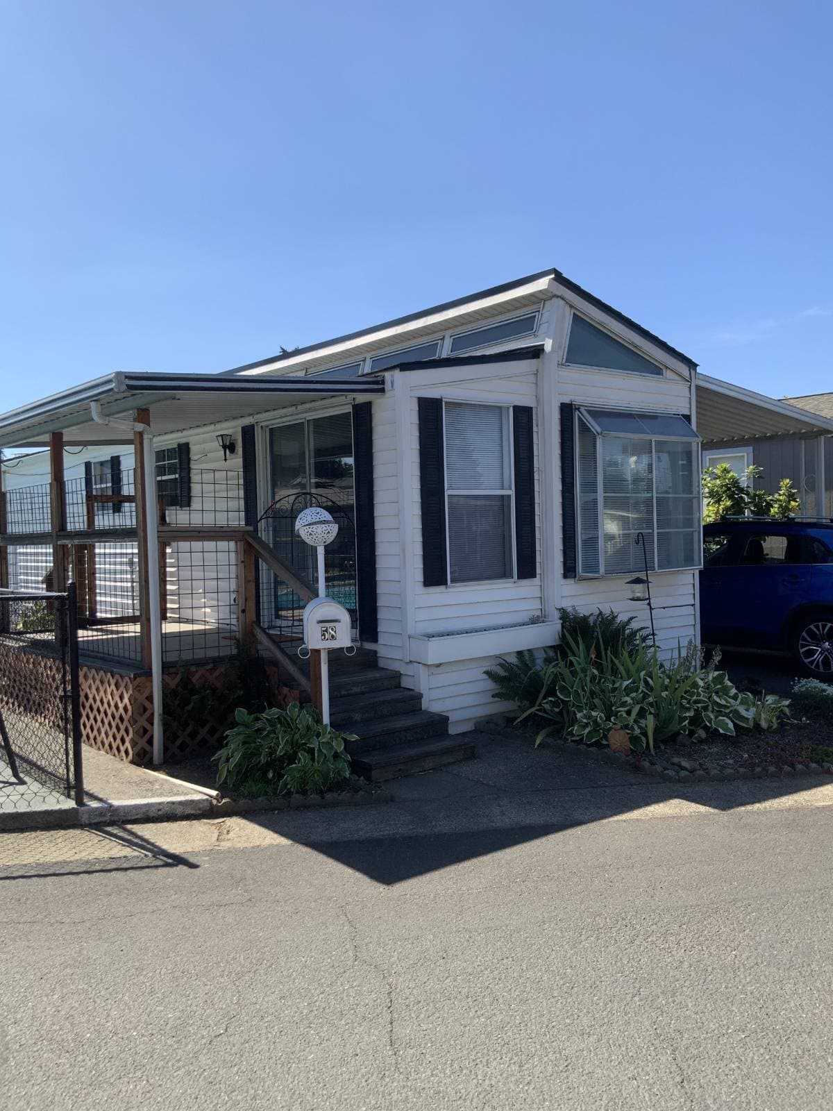 Manufactured home in Portland, OR 97233