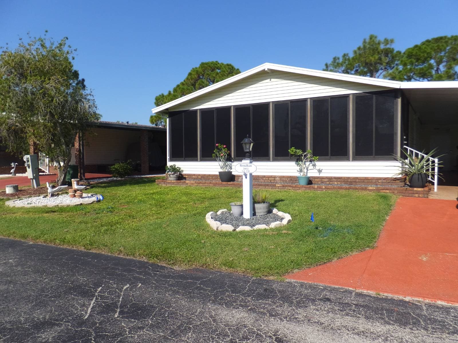 Manufactured home in N Ft Myers, FL 33917