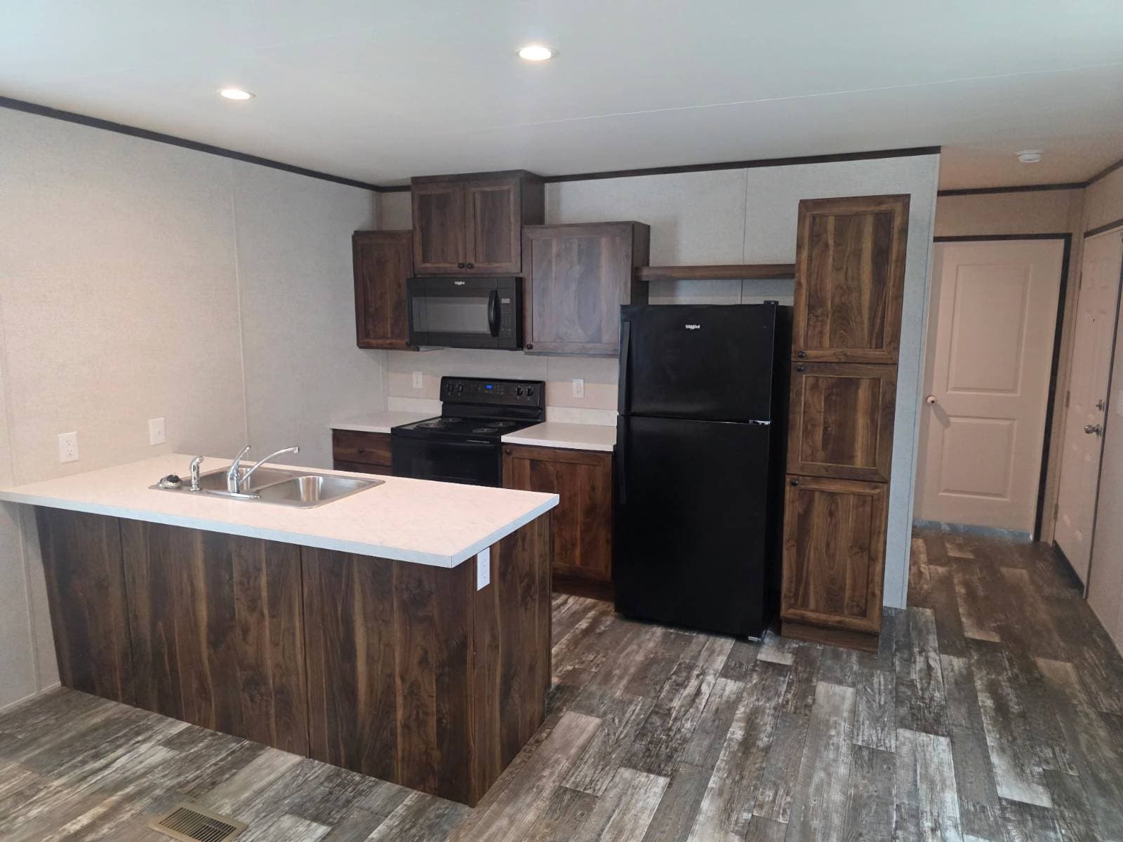 Manufactured home in Walcott, IA 52773
