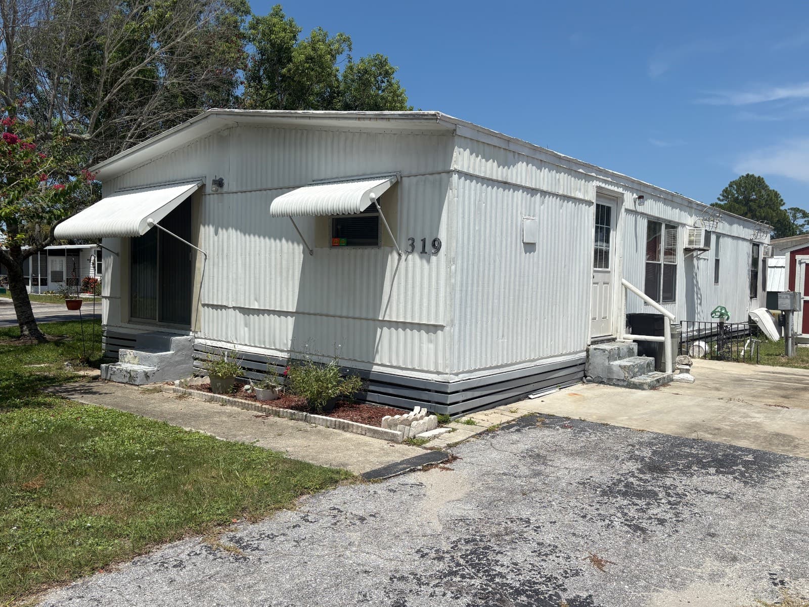 Manufactured home in Port Orange, FL 32129