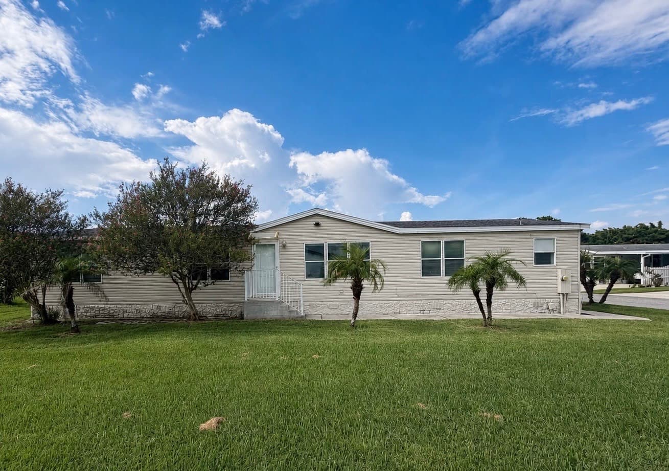 Manufactured home in Saint Cloud, FL 34769