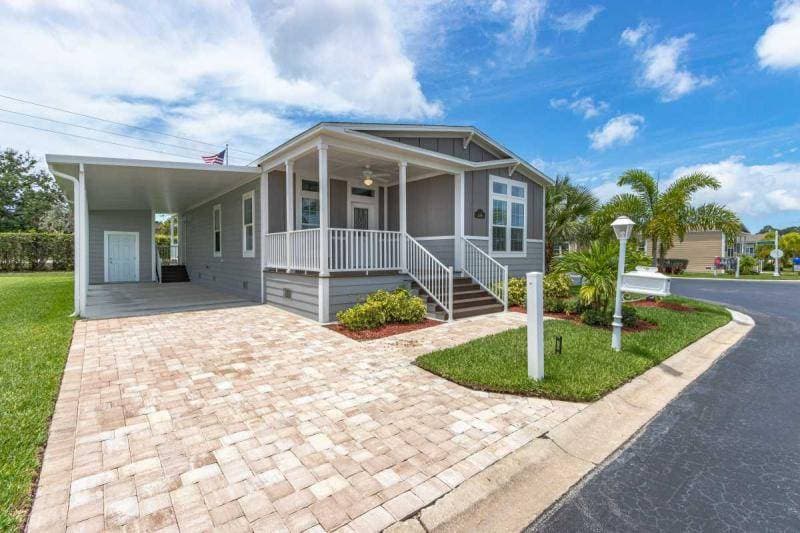 Manufactured home in Naples, FL 34112