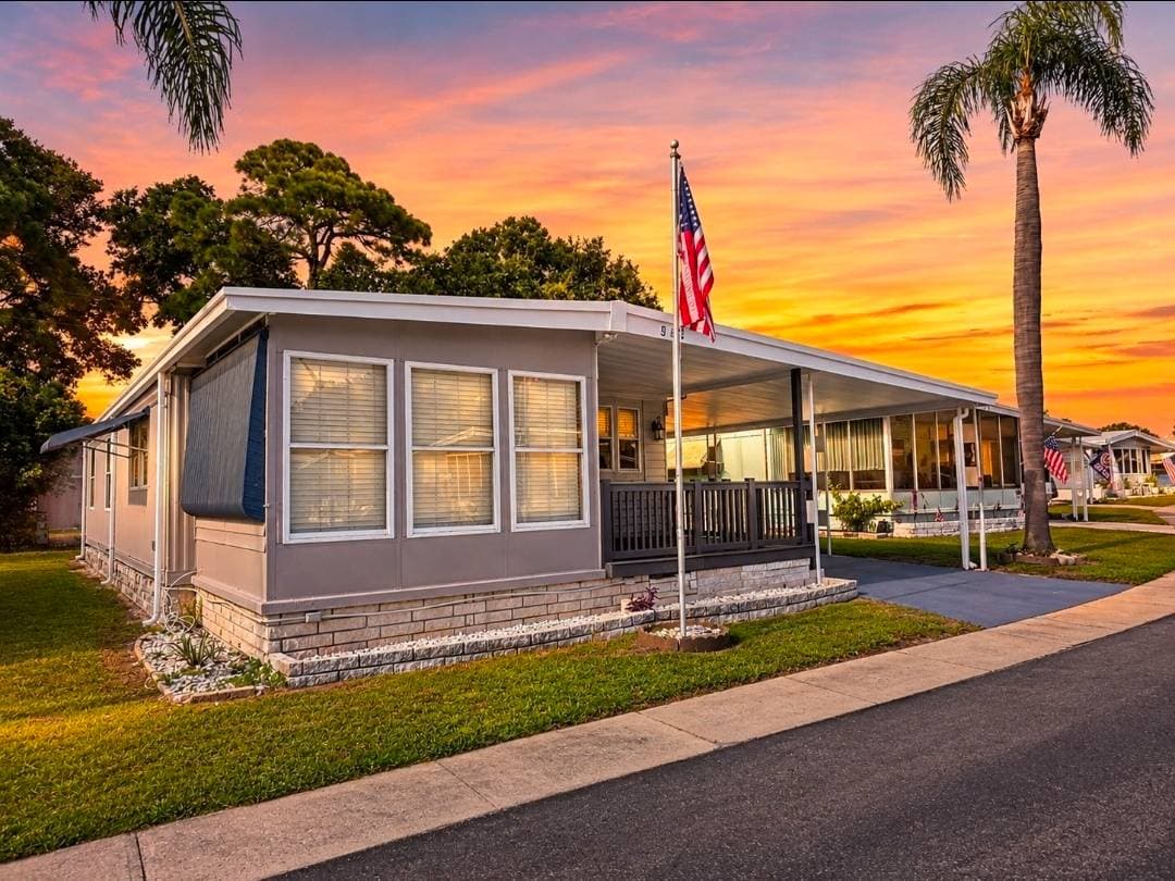 Manufactured home in Clearwater, FL 33764