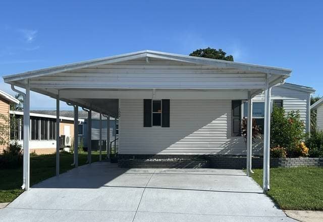Manufactured home in Parrish, FL 34219