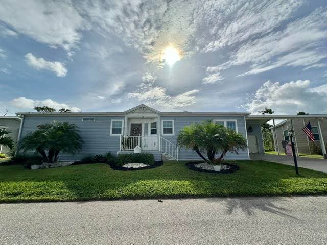 Manufactured home in Lake Suzy, FL 34269
