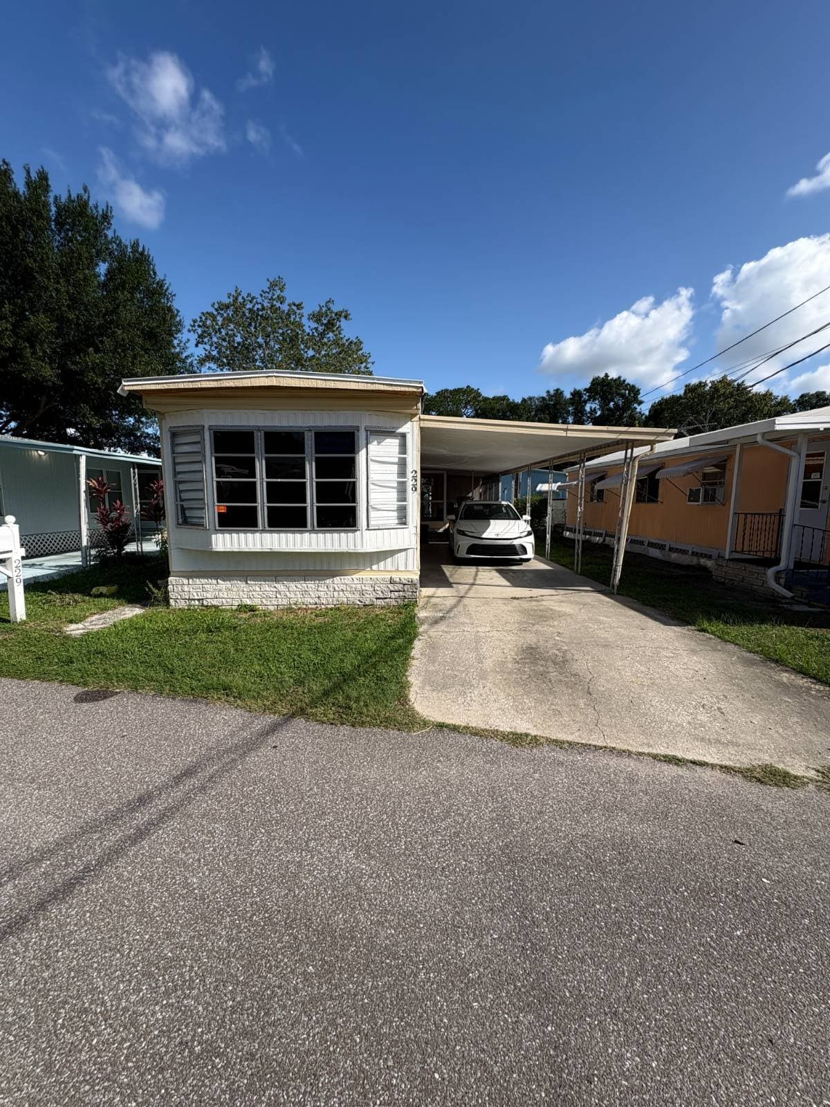 Manufactured home in Tampa, FL 33613