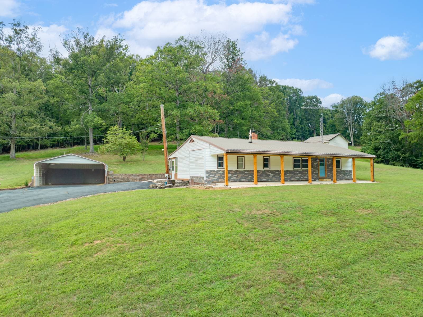 Manufactured home in Churchville, VA 24421