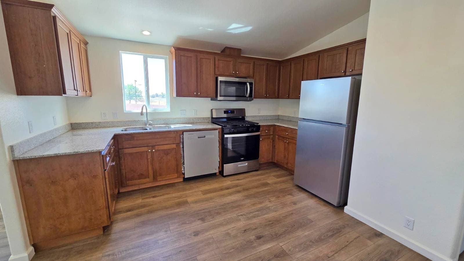 Manufactured home in Coalinga, CA 93210