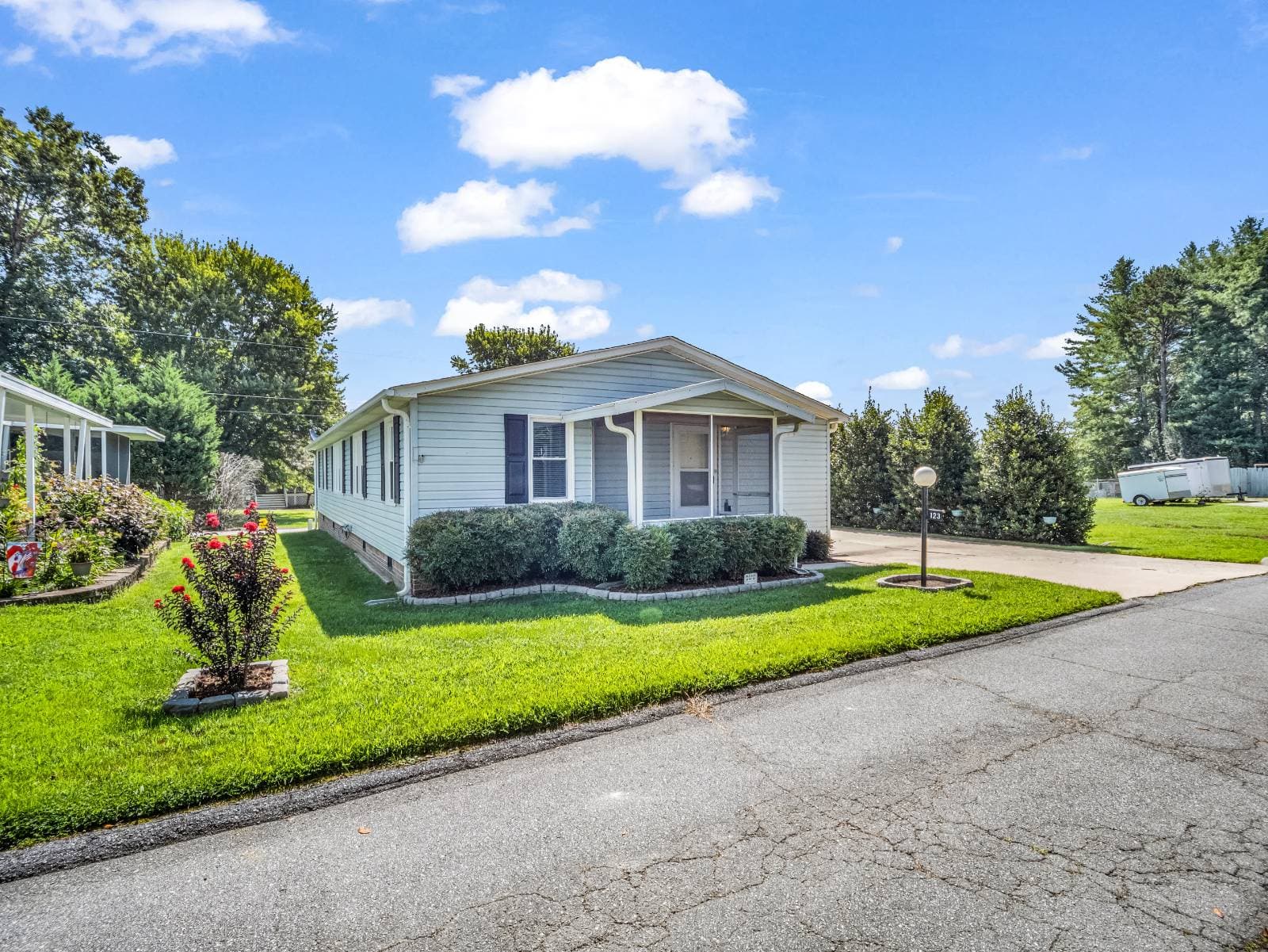 Manufactured home in Hendersonville, NC 28792