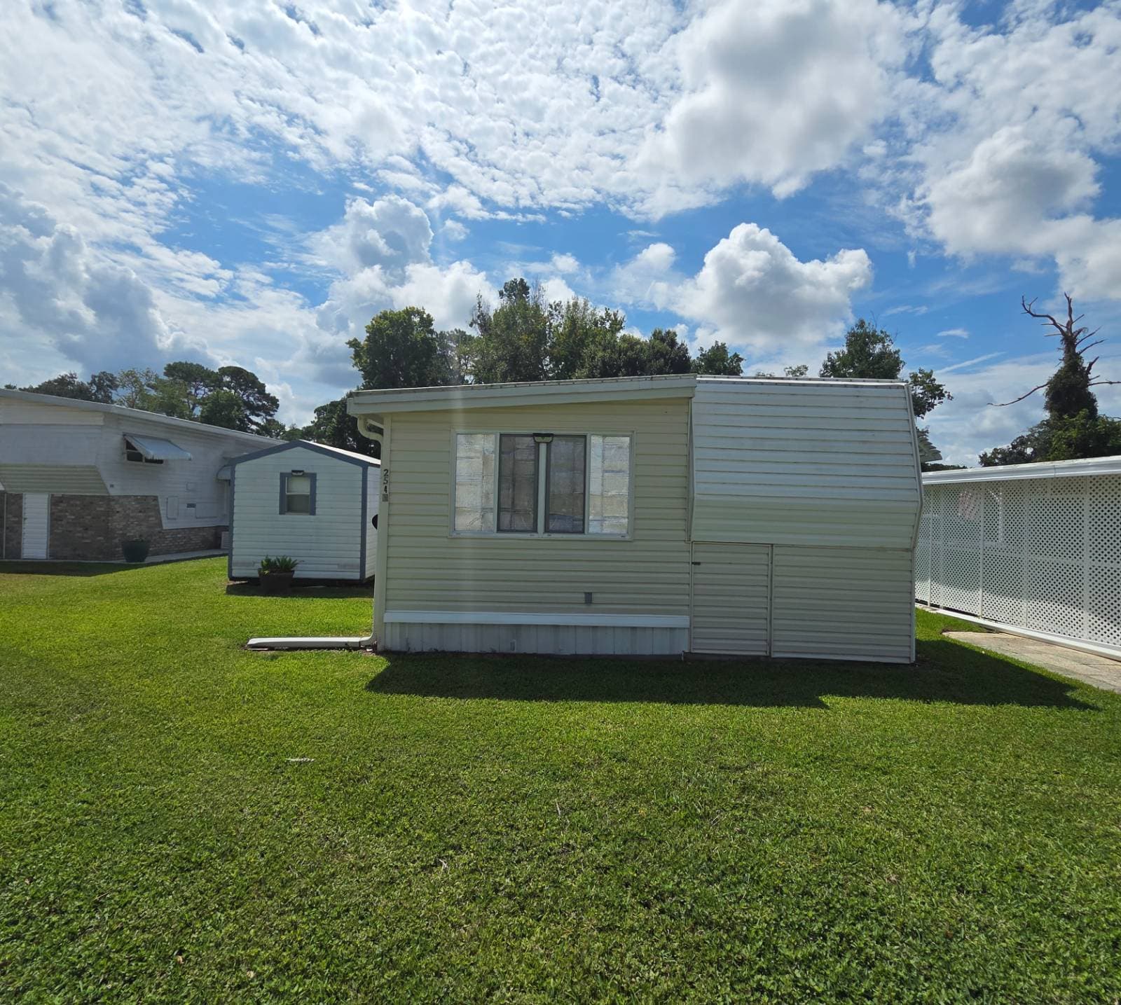 Manufactured home in Leesburg, FL 34748