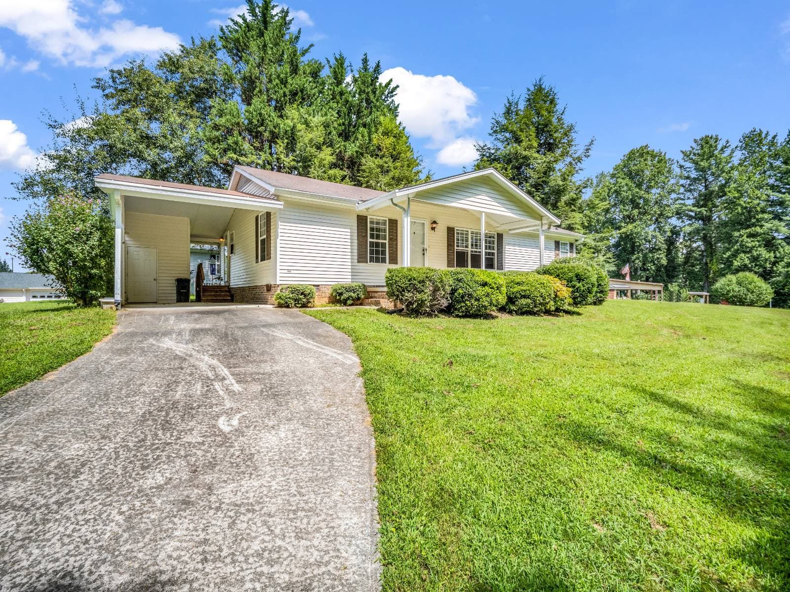 Manufactured home in Hendersonville, NC 28792