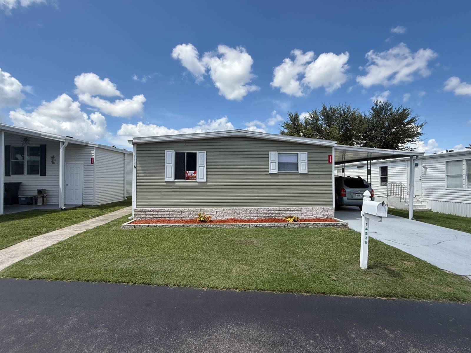Manufactured home in Tampa, FL 33613