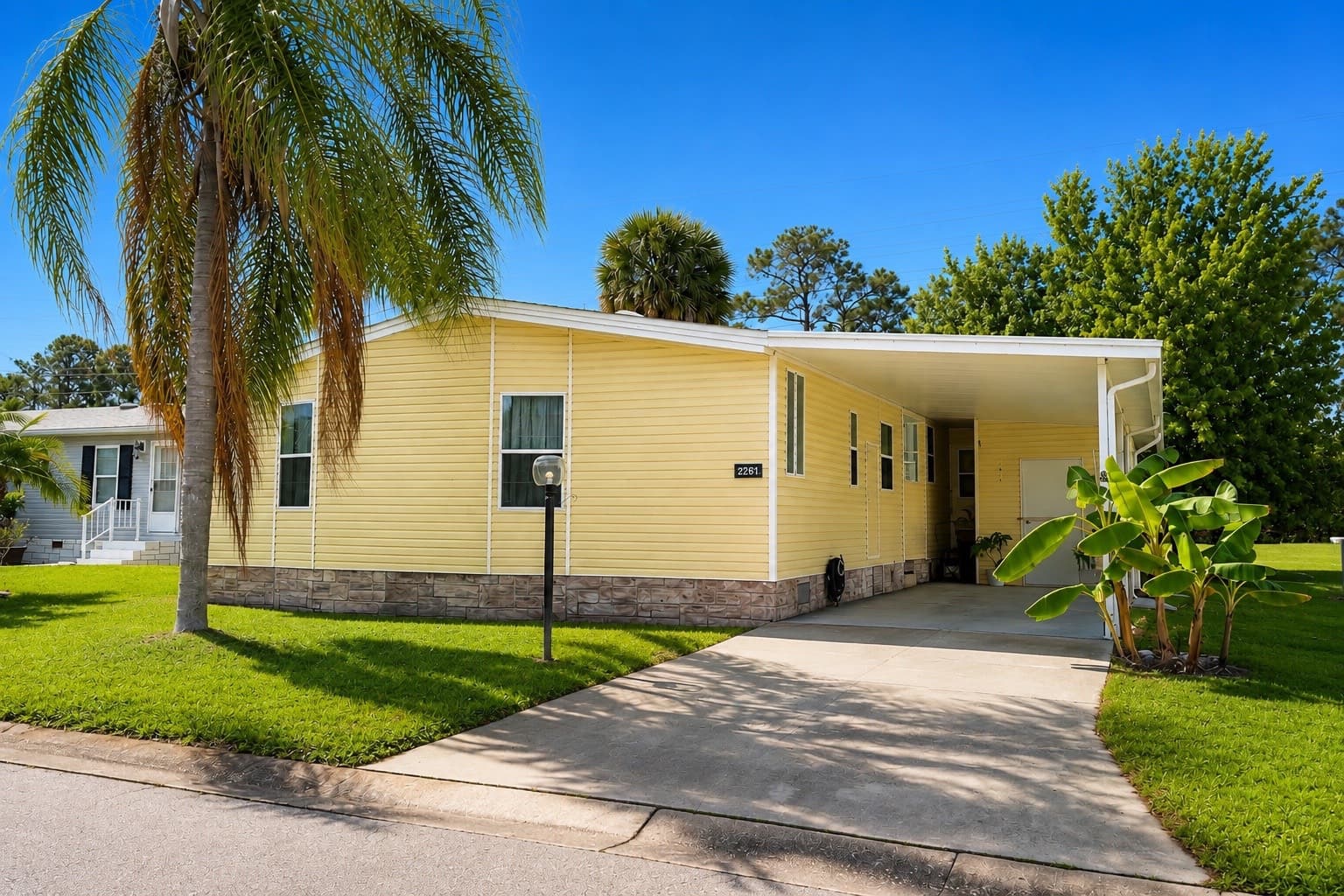 Manufactured home in Melbourne, FL 32904