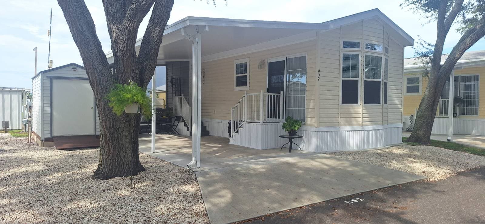 Manufactured home in Bradenton, FL 34203
