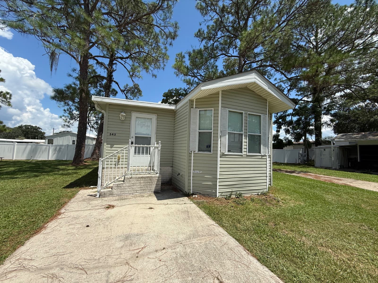 Manufactured home in Eustis, FL 32726