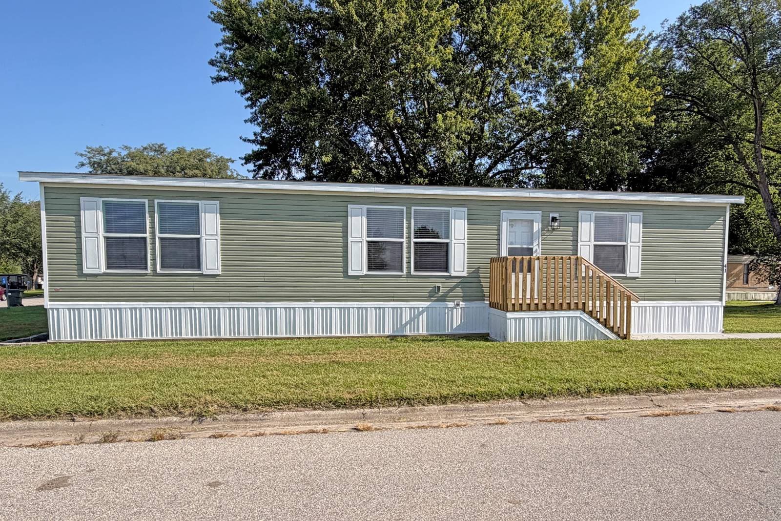 Manufactured home in West Burlington, IA 52655
